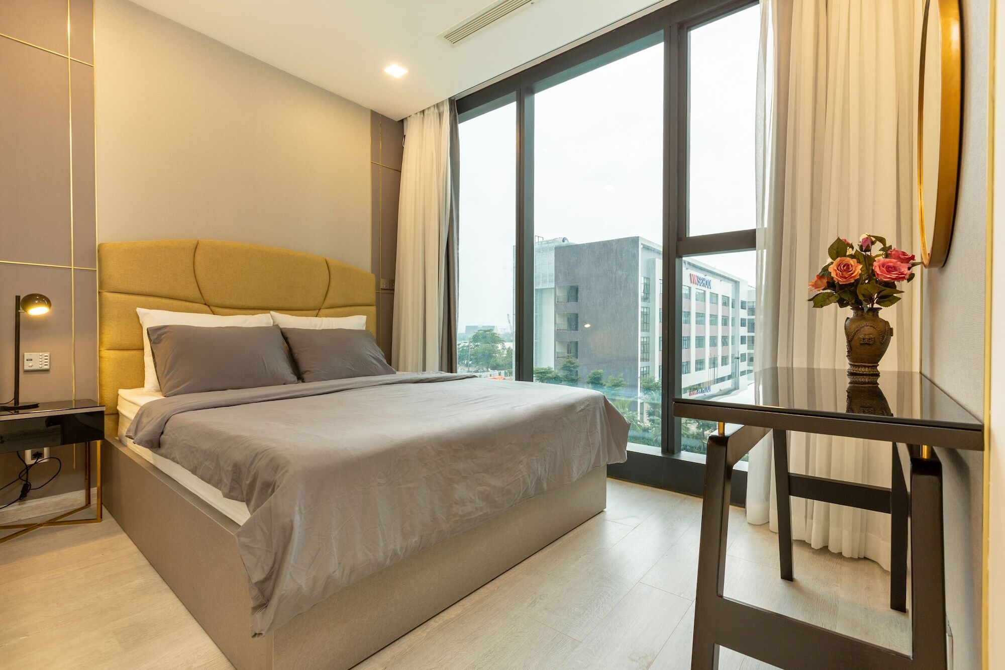 Oasis Vinhome Golden River Căn hộ *